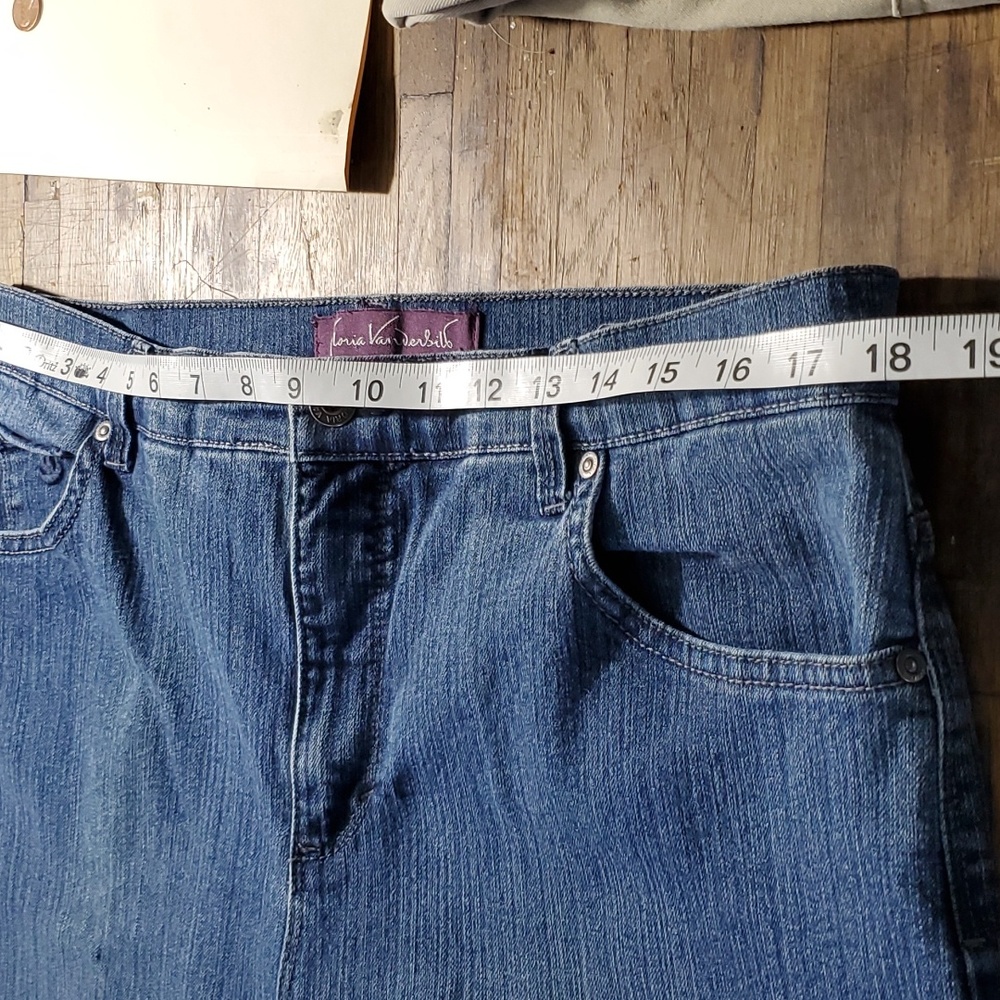 Women's Gloria Vanderbilt Amanda Blue Denium Jeans. Size 16. - Picture 9 of 12